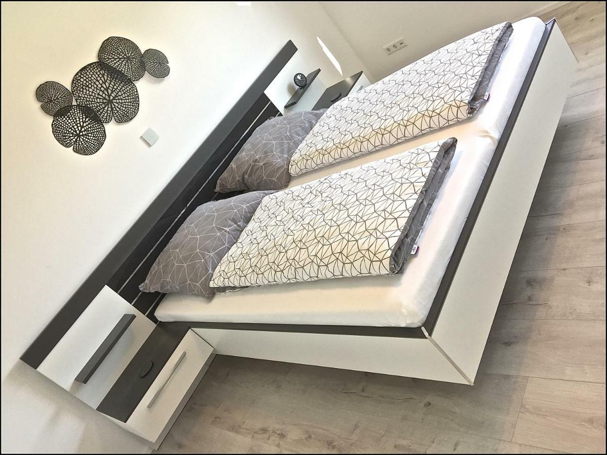 Ferienwohnung Black White Raubling Kültér fotó